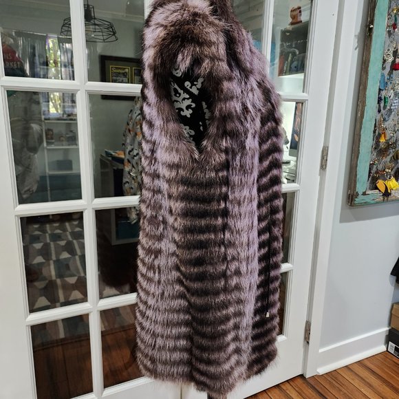 Feraud Paris Fur Vest (Beaver Fur) - Picture 3 of 7